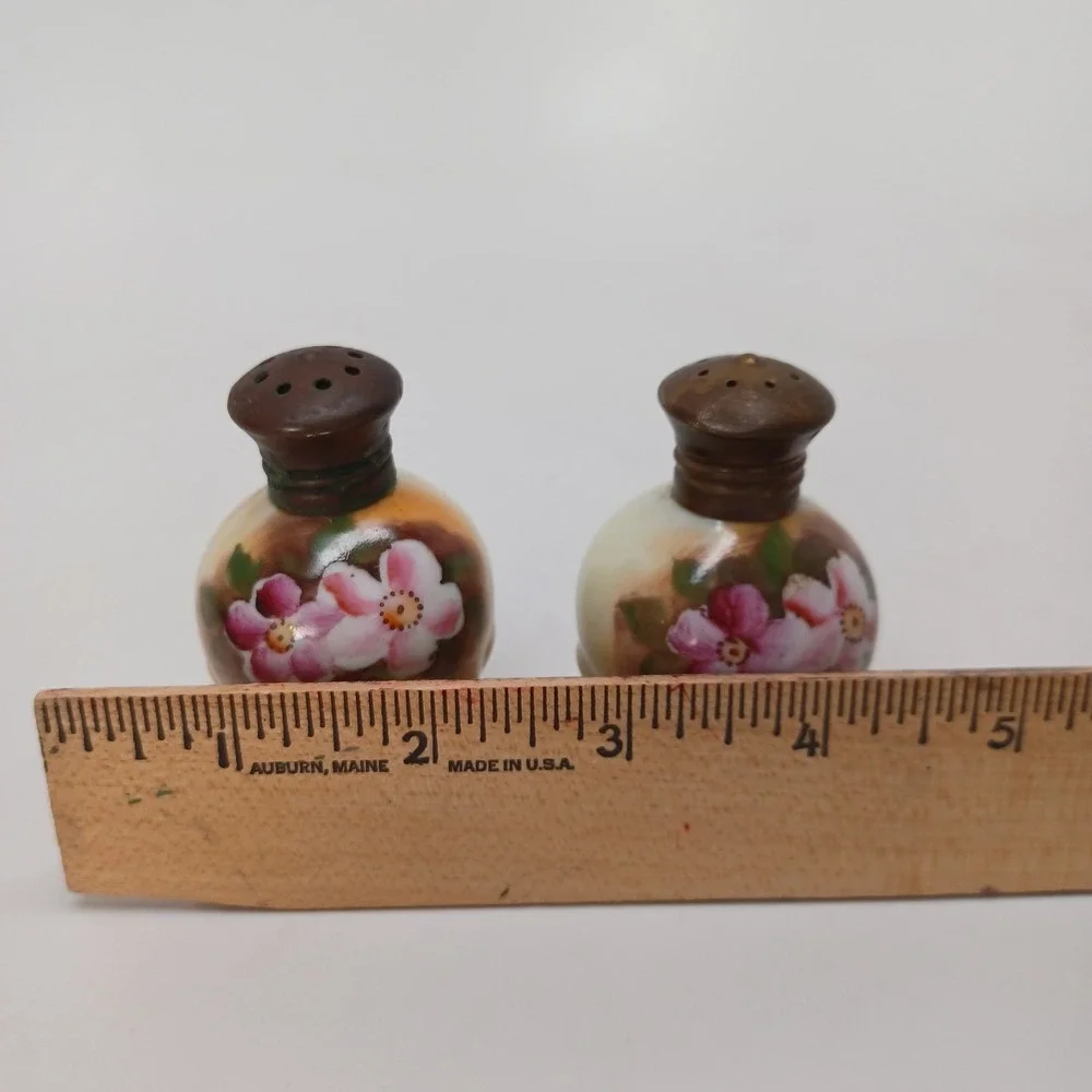 Enesco‎ Vintage Hand Painted Salt and Pepper Shakers Pink Floral Metal Caps
